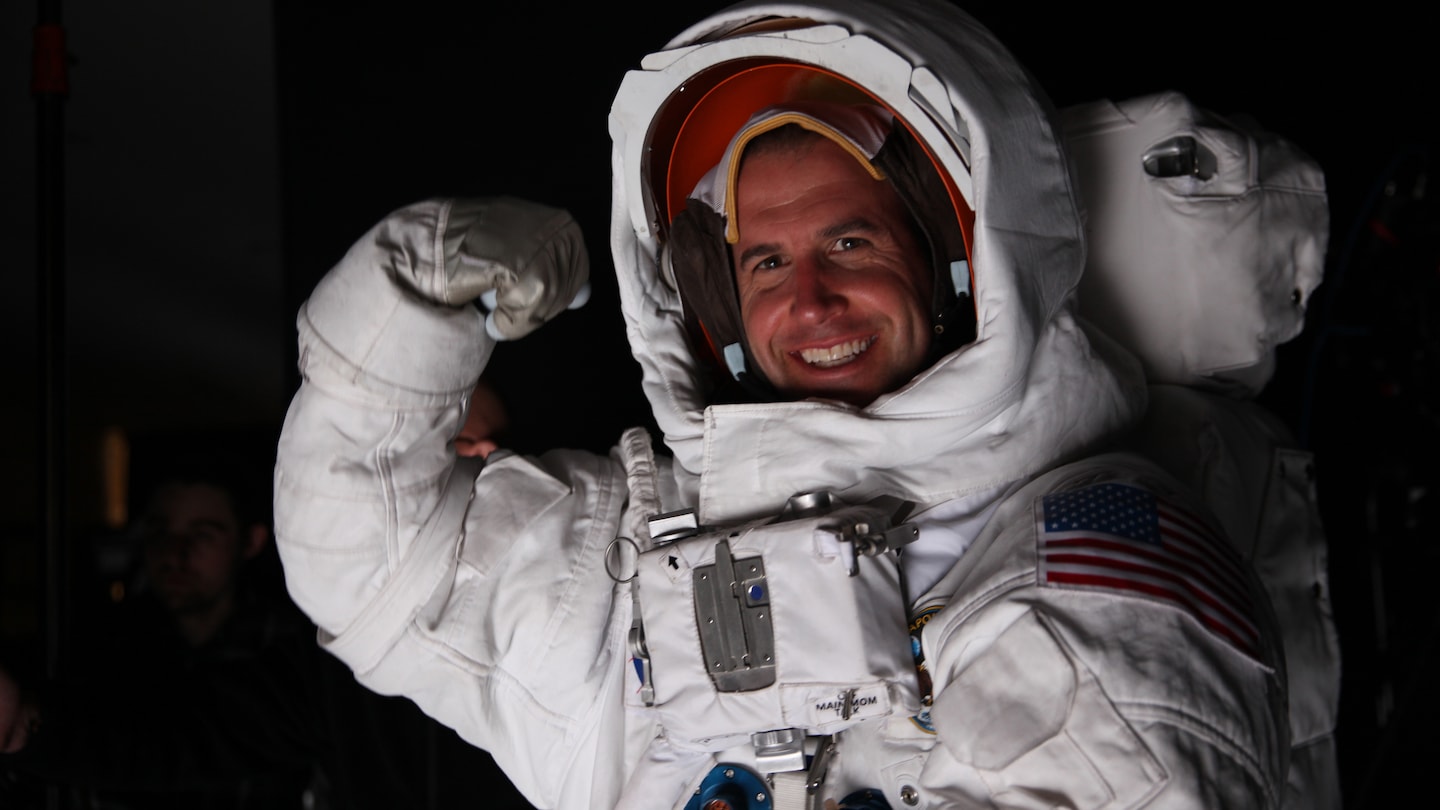 Truth Behind the Moon Landing - Discovery Science - dinsdag 03 november ...