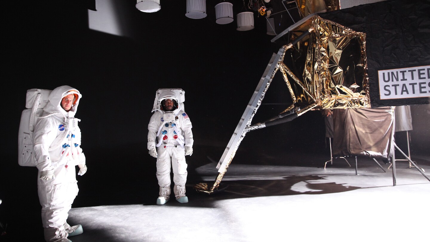Truth Behind the Moon Landing - Discovery Science - dinsdag 03 november ...